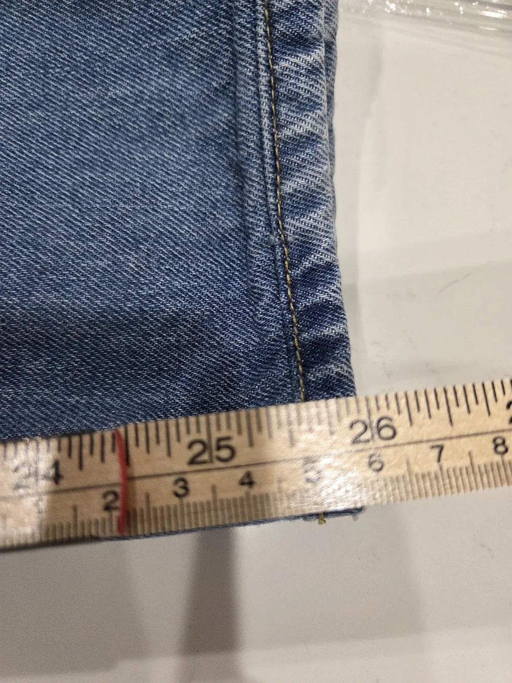 Levis Men's 505 Relaxed Fit Men's Jeans in Medium Blue Denim Size 36